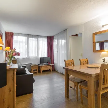 Mummery 1 - Walk To Piste Chamonix